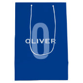 Personalisierter Monogramm blauer Name Mittlere Geschenktüte (Rückseite)