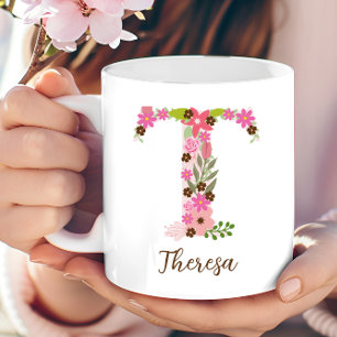 Personalisierter Monogramm floraler Letter T Kaffeetasse