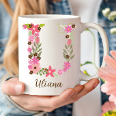 Personalisierter Monogramm floraler Letter U Kaffeetasse