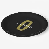 Personalisierter Monogramm Schwarzer Goldname Pappteller (Schrägansicht)