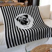 personalisierter Mops Hund stilvoll und modern Fleecedecke