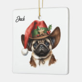 Personalisierter Mops mit Cowboy-Weihnachtsmannmüt Keramikornament (Links)