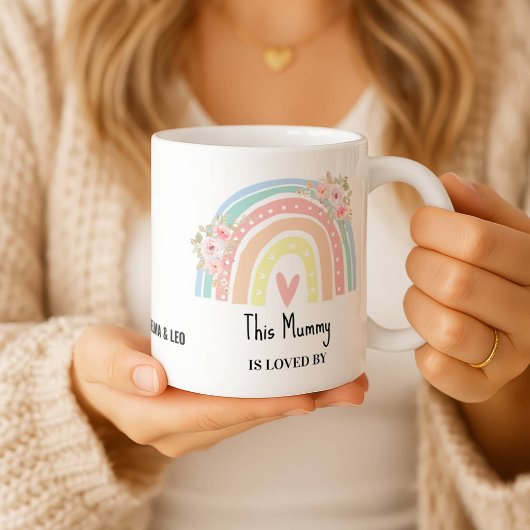 Personalisierter Mutter-Regenbogen- & Blumennamens Kaffeetasse