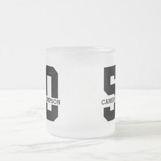 Personalisierter Name 50. Geburtstag Moderne Mattglastasse (Mittel)