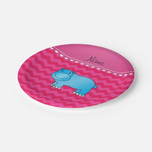 Personalisierter Name blauer Hippo heiß rosa Chevr Pappteller (Schrägansicht)