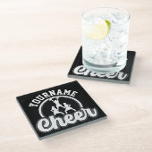 Personalisierter NAME Cheer Team Varsity Cheerlead Glasuntersetzer (Schrägansicht)