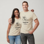 Personalisierter Name Datum Mr. & Mrs. Wedding Cou T-Shirt<br><div class="desc">Personalisierte T - Shirt für das glückliche Paar mit dem neuen Nachnamen und dem neuen Hochzeitstag.</div>