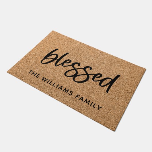 Personalisierter Name der Begrüßungsmütterfamilie Fußmatte (Schrägansicht)