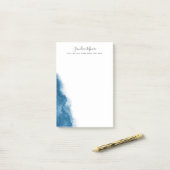 personalisierter Name der dunkelblauen Wasserfarbe Post-it Klebezettel (Auf Schreibtisch)