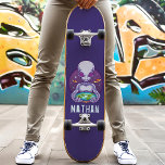 Personalisierter Name der flachen Alien Skateboard<br><div class="desc">Flachbild-Alien Personalisiert Name Skateboard</div>