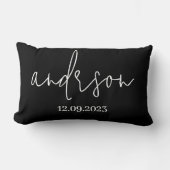 Personalisierter Name der SolidBlack-Farbskriptfam Lendenkissen (Vorderseite)