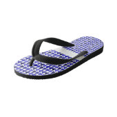 Personalisierter Name des Dreiecksmusters mit blau Kinderbadesandalen (Schrägansicht)