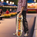 Personalisierter Name des heißen Hundes Skateboard<br><div class="desc">Ein lustiges Skateboard,  das wie ein Hot Dog mit Senf und Tomatenketschup aussieht. Personalisieren Sie mit einem Namen für eine individuelle Touch.</div>