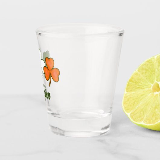 Personalisierter Name des irischen Kleeblatts Schnapsglas (Rechts)