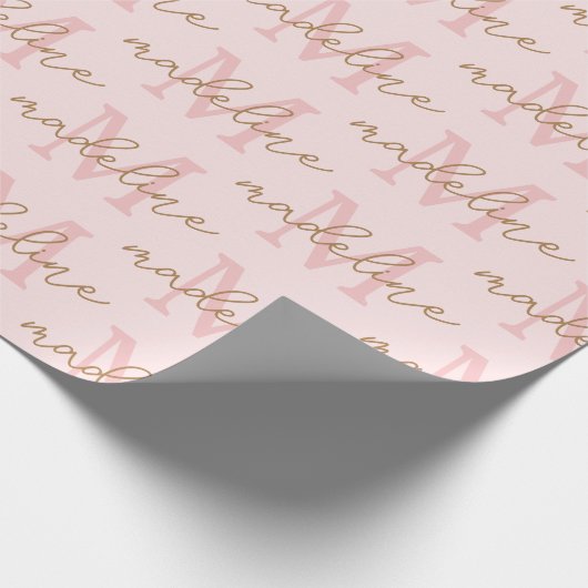 Personalisierter Name des Monogrammes in rosa Geschenkpapier (Ecke)
