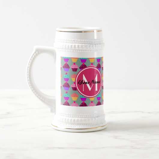 Personalisierter Name des Pink Cupcake, benutzerde Bierglas (Links)