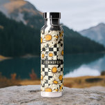 Personalisierter Name des Retro Groovy Daisy Check Trinkflasche<br><div class="desc">Retro Groovy Daisy Checkerboard Personalisierter Name Thor Copper Insulated Bottle weist ein groovy dunkles Muster auf einem schwarz-weißen Hintergrund des Schachbrettmusters auf, in dem Sie Ihren eigenen Text oder personalisierten Namen in der Mitte haben. Perfekt als Geschenk für Familie und Freunde zu Weihnachten, Geburtstag, Urlaub, Muttertag, Arbeitskollegen und mehr. Erstellt...</div>