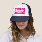 Personalisierter Name des rosa Teams oder Familien Truckerkappe (Beispiel)