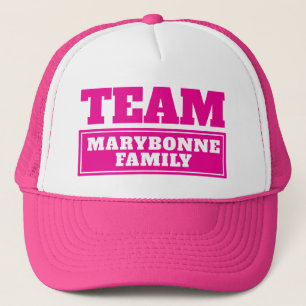 Personalisierter Name des rosa Teams oder Familien Truckerkappe
