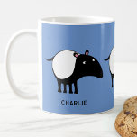 Personalisierter Name des Tapir Kaffeetasse<br><div class="desc">Ein niedliches malayisches Tapir für Tierfreunde und gefährdete Wildtiere. Originelle Kunst von Nic Squirrell. Ändern Sie den Namen oder den Text,  und ändern Sie die Hintergrundfarbe im Entwurfswerkzeug,  um sie anzupassen.</div>