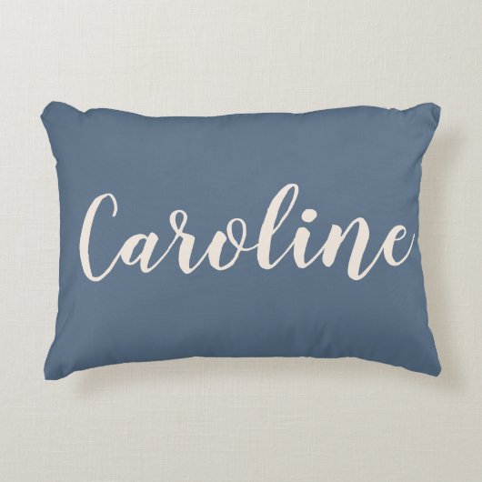 Personalisierter Name Dusty Blue Minimalistisches Dekokissen (Vorderseite)