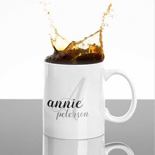 Personalisierter Name. Ein Monogramm auf Buchstabe Tasse