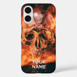 Personalisierter Name. Flammenschädel im Weltraum iPhone 16 Hülle