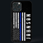Personalisierter Name für eine deprimierte Stylesh Case-Mate iPhone Hülle<br><div class="desc">Dieses einzigartige Handy-Gehäuse verfügt über eine dünne blaue Polizei-Fahne in der Mitte in einem robusten und bedrückten Stil. Auf der Seite dieser Seite befindet sich ein Platz für den einzigartigen Vor- oder Nachnamen Ihres Geschenkempfängers.</div>