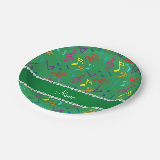 Personalisierter Name grüner Regenbogen-Musiknoten Pappteller (Schrägansicht)