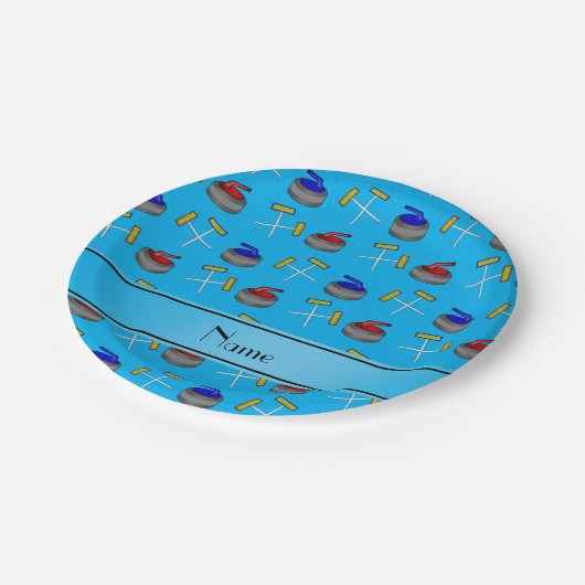 Personalisierter Name Himmelsblau Pappteller (Schrägansicht)