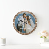 Personalisierter Name Hochzeitsheiz Foto Rustikale Große Wanduhr (Zuhause)