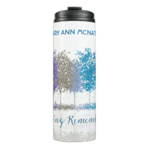 Personalisierter Name in Erinnerungsbäumen einsame Thermosbecher