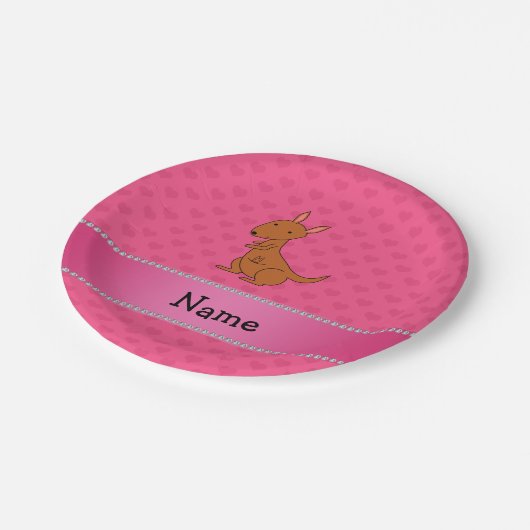 Personalisierter Name Kangaroo rosa Herzen Pappteller (Schrägansicht)