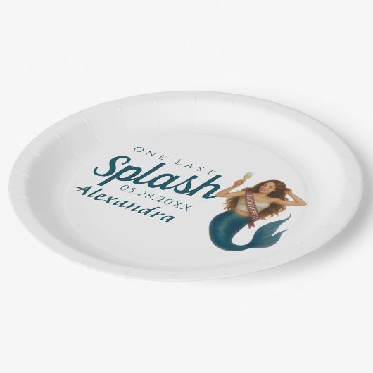 Personalisierter Name Mermaid Bachelorette Pappteller (Schrägansicht)