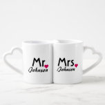 Personalisierter Name Mr. and Mrs. Tasse Set<br><div class="desc">"mr and mrs", "his and her", "his and her", "mr. und mrs", "mr & mrs", "his & hers", "his & her", Paare, Ehepaare, Tasse, "Tasse Set", Set, Paare, Braut, Bräutigam, seine, ihre, mr, mrs, mister, vermisst, missus, stylish, verheiratet, "Just heiratet", Hochzeit, Verlobung, verlobt, Verlobte, Text, "schwarz und weiß", personalisierbar, personalisiert,...</div>