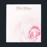 Personalisierter Name oder Text mit weichrosa Rosa Notizblock<br><div class="desc">Notepad mit einem nahen Foto von einer schönen rosa Rose und Vorlagenfeldern für individuelle Name oder anderen Text.</div>