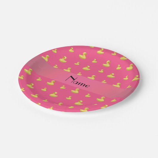 Personalisierter Name Rosa Gummiente Pappteller (Schrägansicht)
