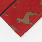 Personalisierter Name Rote Große Dinghunde Fleecedecke (Ecke)