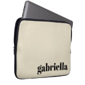 Personalisierter Name Schwarz/Beige: Bold Typograf Laptopschutzhülle (Vorne Rechts)