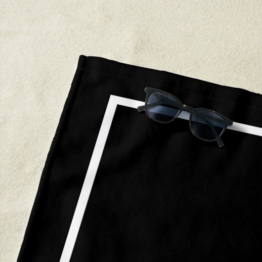 Personalisierter Name Schwarz & Weiß Elegant Strandtuch (Beispiel)