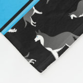 Personalisierter Name schwarzer sibirischer Husthu Fleecedecke (Ecke)