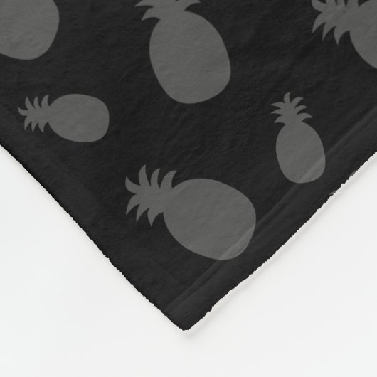 Personalisierter Name Schwarzes Ananas-Muster Fleecedecke (Ecke)