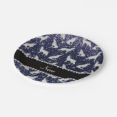 Personalisierter Name Silberwolf-Glitzer Pappteller (Schrägansicht)