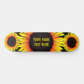 Personalisierter Name Skateboard mit Sonnenblumen (Horizontal)