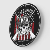Personalisierter NAME Soldier Skull Duale Guns USA Große Wanduhr (Winkel)