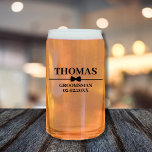 Personalisierter Name Stilvoller Trauzeuge Vorschl Dosenglas<br><div class="desc">Suchen Sie eine einzigartige Möglichkeit, Ihre Freunde zu Ihrem Trauzeuge fragen? Karo aus unserer personalisierten Bierdose Brille! Fügen Sie ihren Namen, das Datum und die Rolle, um ein wirklich besonderes Geschenk, das sie Liebe. Unser stilvolles, klassisches und modernes Design ist perfekt für jedes Hochzeitsthema. Diese Brillen ergänzen jedes Trauzeuge Geschenk....</div>