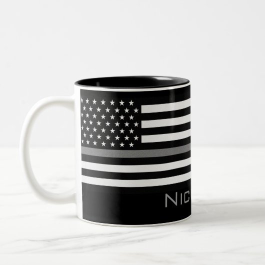 Personalisierter Name Thin Gray Line-Flag Zweifarbige Tasse (Links)