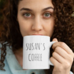 Personalisierter Name Trendy Skinny Schriftart Kaffeetasse<br><div class="desc">Dieses Design kann durch Auswahl der Option Design bearbeiten personalisiert werden. Sie können auch auf andere Gegenstände übertragen. Kontaktieren Sie mich unter colorflowcreations@gmail.com oder nutzen Sie die Chat-Option oben auf der Seite, wenn Sie dieses Design auf einem anderen Produkt haben möchten oder Hilfe bei diesem Design benötigen. Sehen Sie mehr...</div>