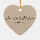 Personalisierter Name und Datum der Hochzeit Keramik Ornament (Vorne)