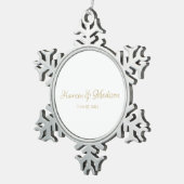 Personalisierter Name und Datum der Hochzeit Schneeflocken Zinn-Ornament (Rechts)